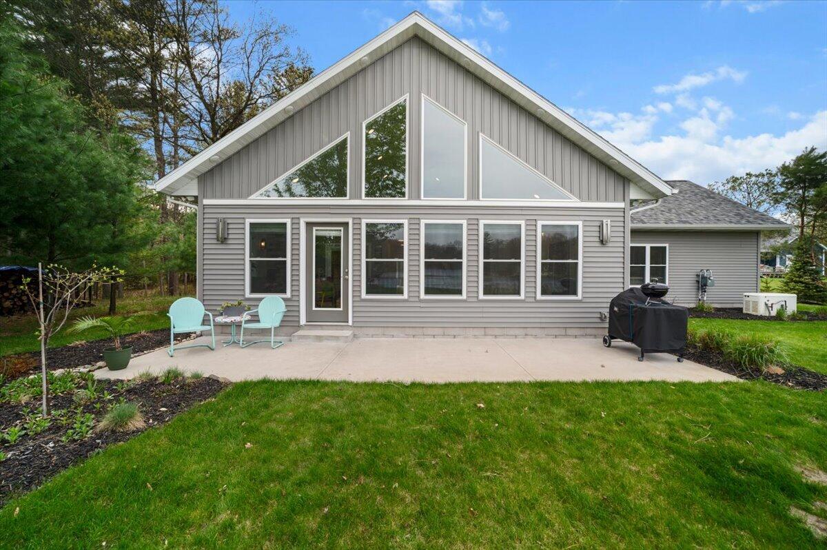 6619 Donegal Court, Canadian Lakes, MI, 49346-9128