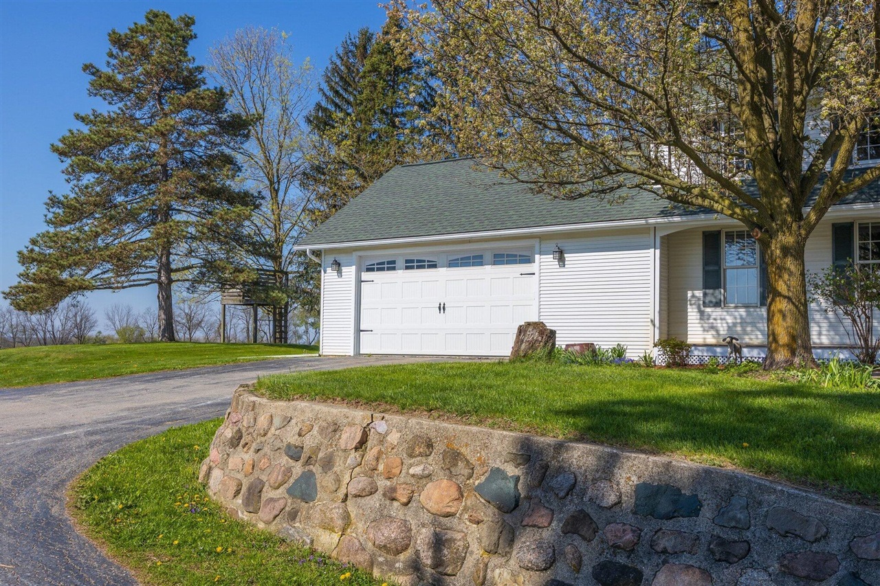 8885 Burmeister Road, Saline, MI, 48176-9653