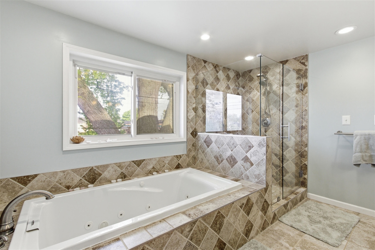3224 N Wilson Avenue, Royal Oak, MI, 48073-3581