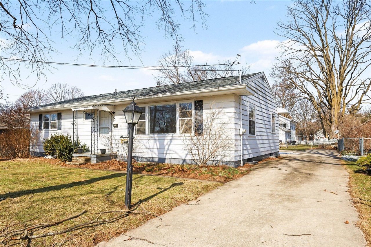 image of 311 Dutton St, Eaton Rapids, MI 48827 | MLS# 70530459