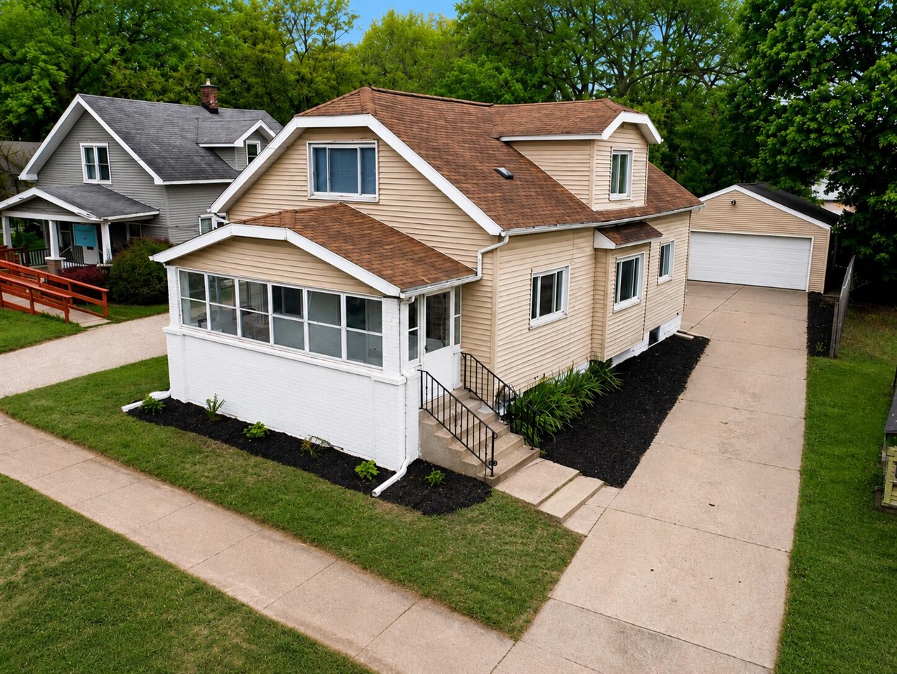 819 Harding Street, Grand Rapids, MI, 49544-1838