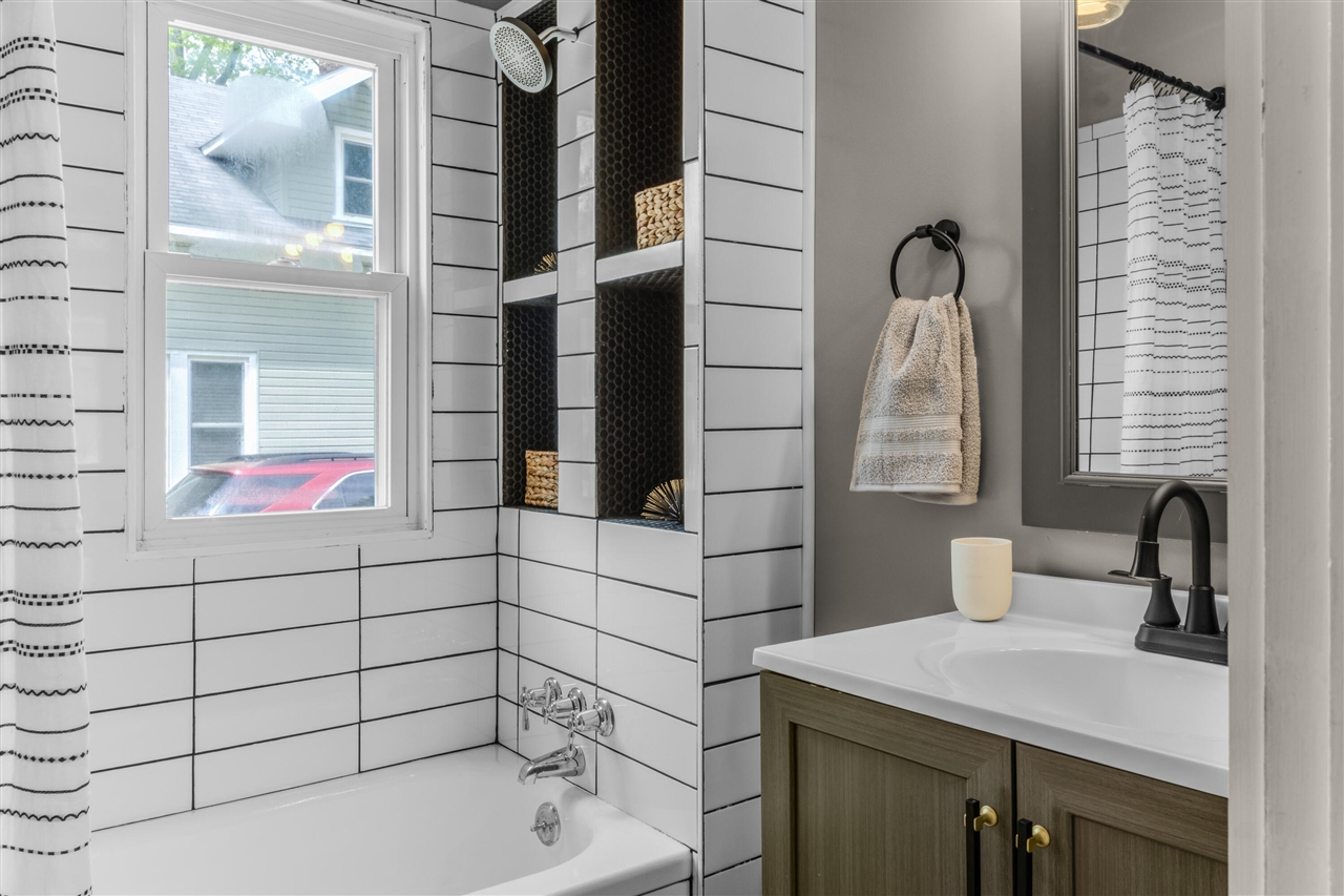 819 Harding Street, Grand Rapids, MI, 49544-1838