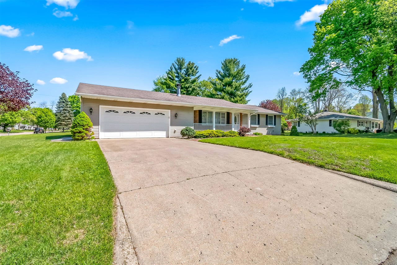 Homes for sale in Hillsdale, MI | 29 Warren Ave, Hillsdale, MI 49242 | MLS# 70530476