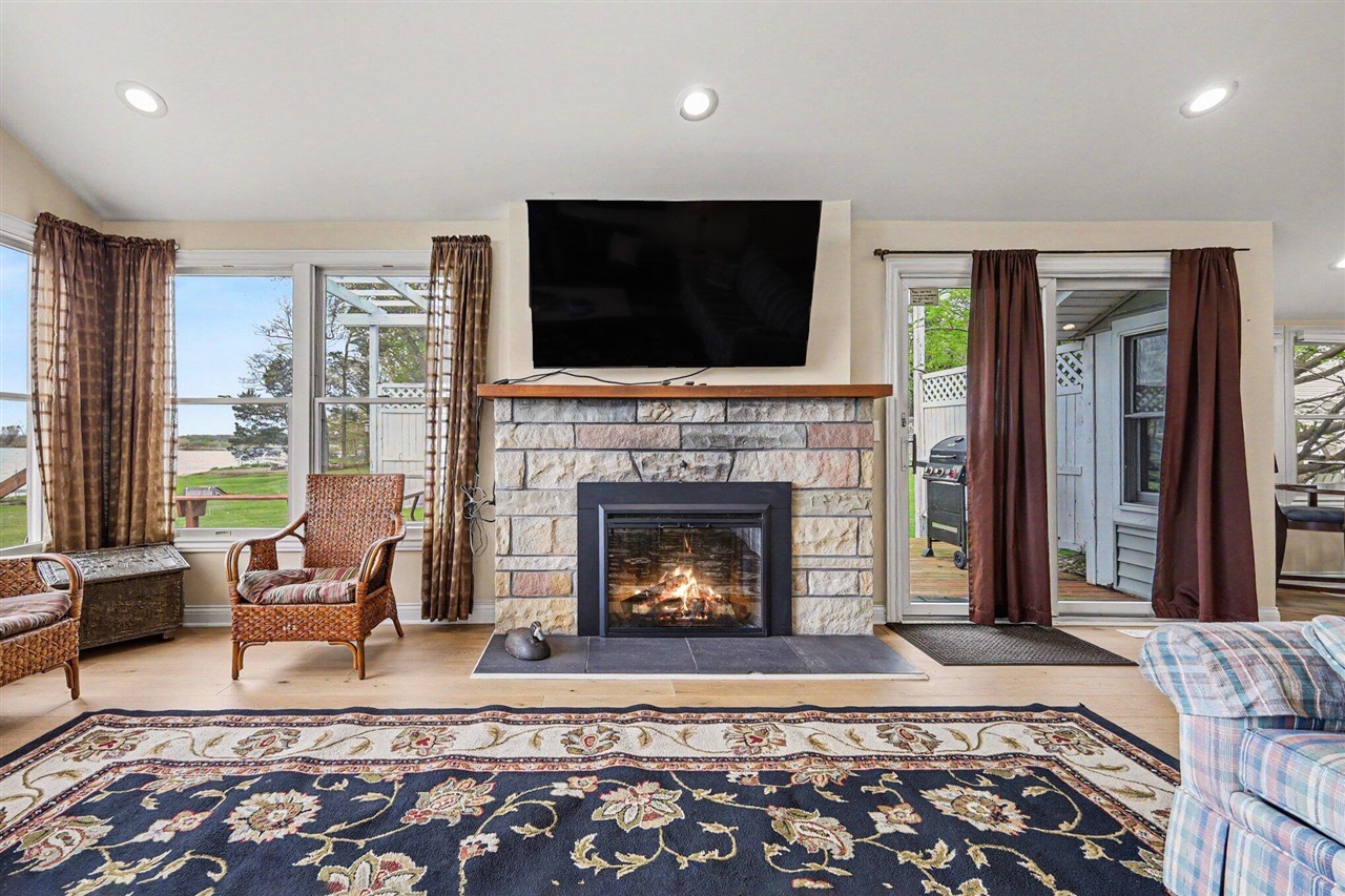 14651 Mercury Drive, Grand Haven, MI, 49417-9703