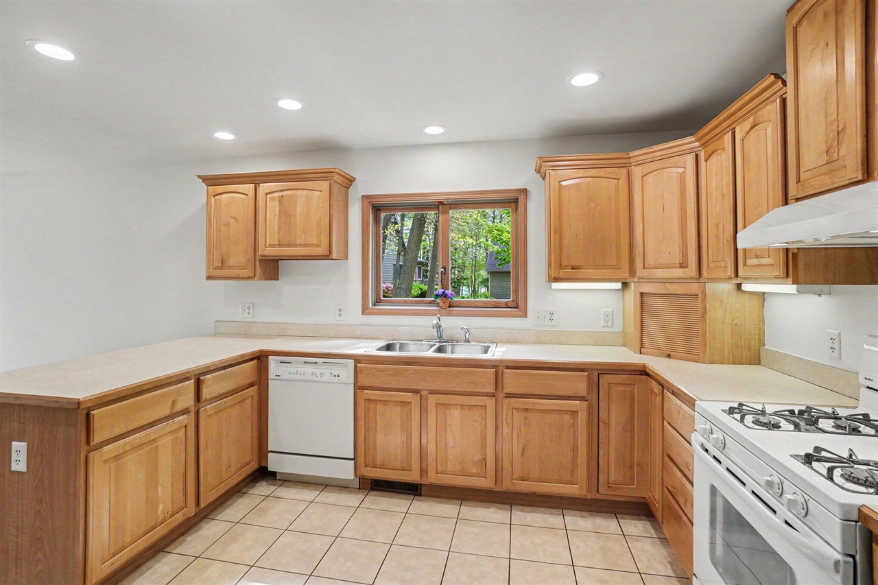 32058 County Road 687, Bangor, MI, 49013-9476