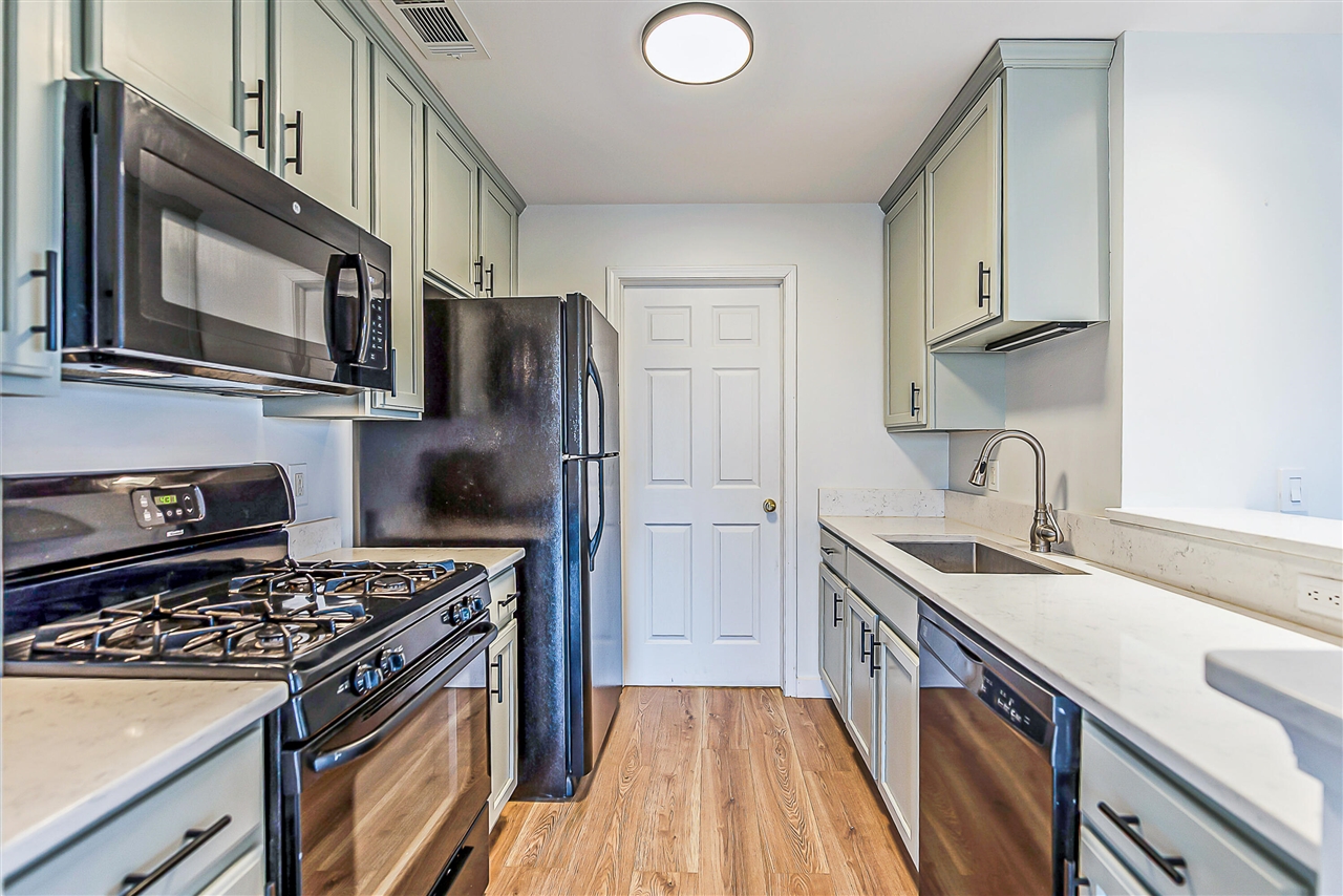 1039 Addington Lane, Ann Arbor, MI, 48108-8946