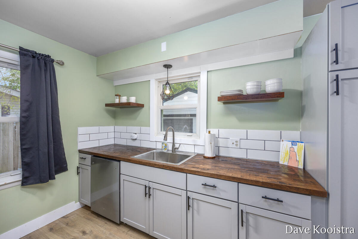 1704 Kentfield Street, Wyoming, MI, 49519