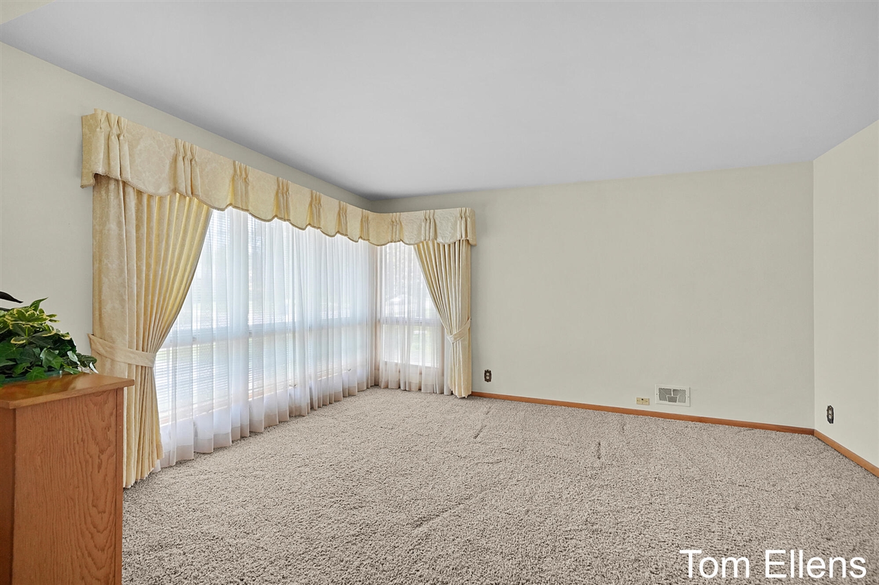 3705 Hazelwood Avenue, Wyoming, MI, 49519-3627