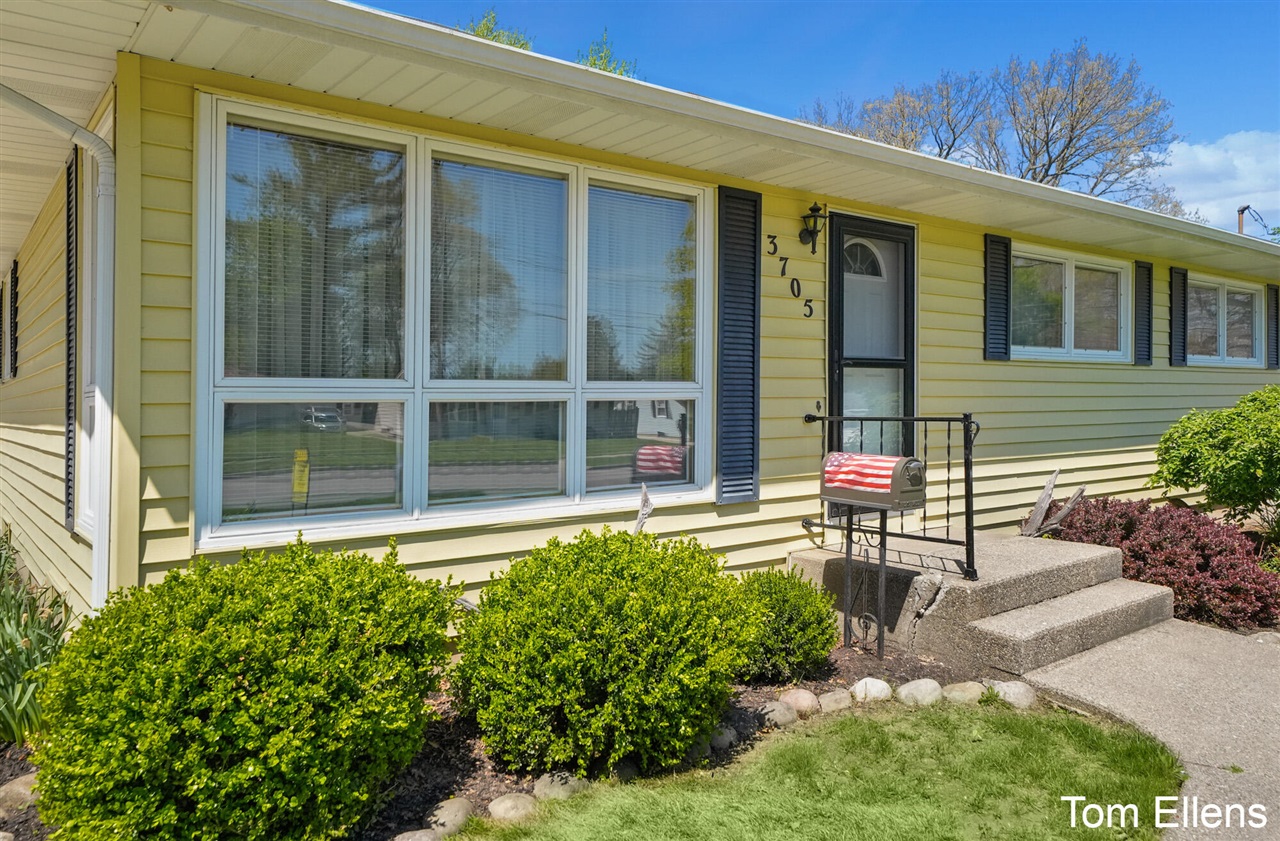 3705 Hazelwood Avenue, Wyoming, MI, 49519-3627