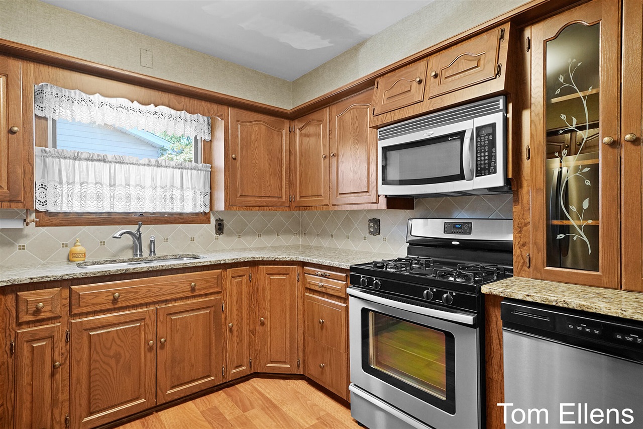 3705 Hazelwood Avenue, Wyoming, MI, 49519-3627