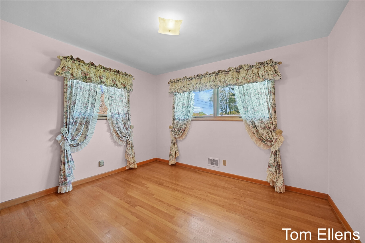3705 Hazelwood Avenue, Wyoming, MI, 49519-3627