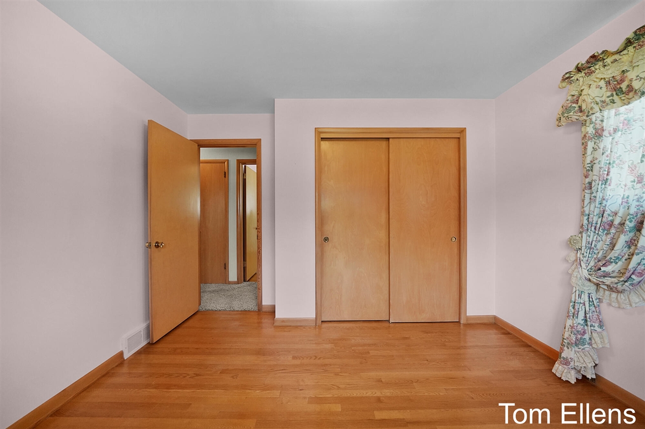 3705 Hazelwood Avenue, Wyoming, MI, 49519-3627