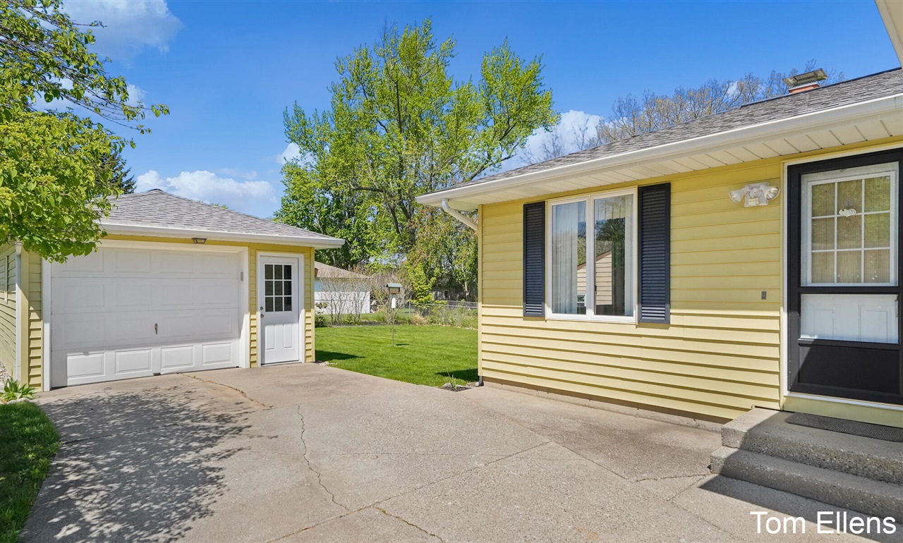 3705 Hazelwood Avenue, Wyoming, MI, 49519-3627