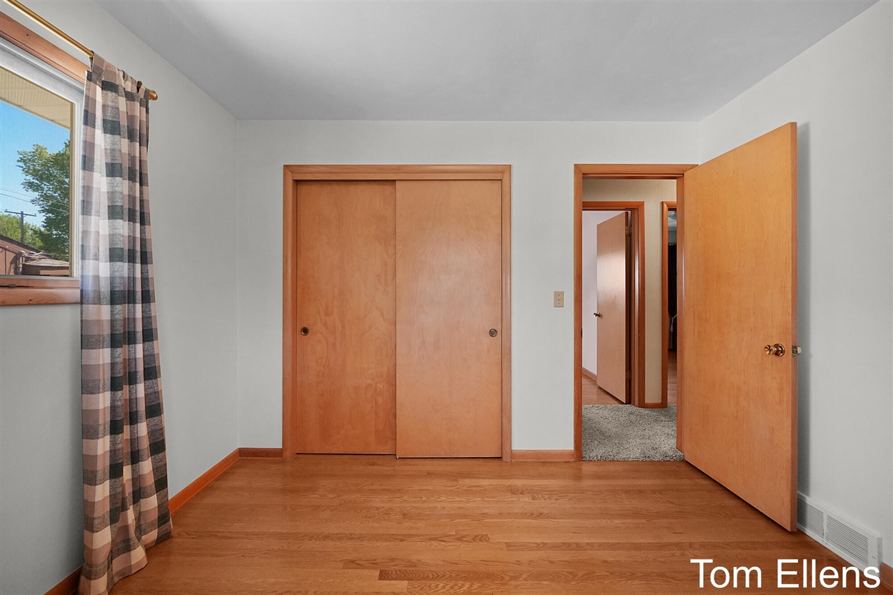 3705 Hazelwood Avenue, Wyoming, MI, 49519-3627