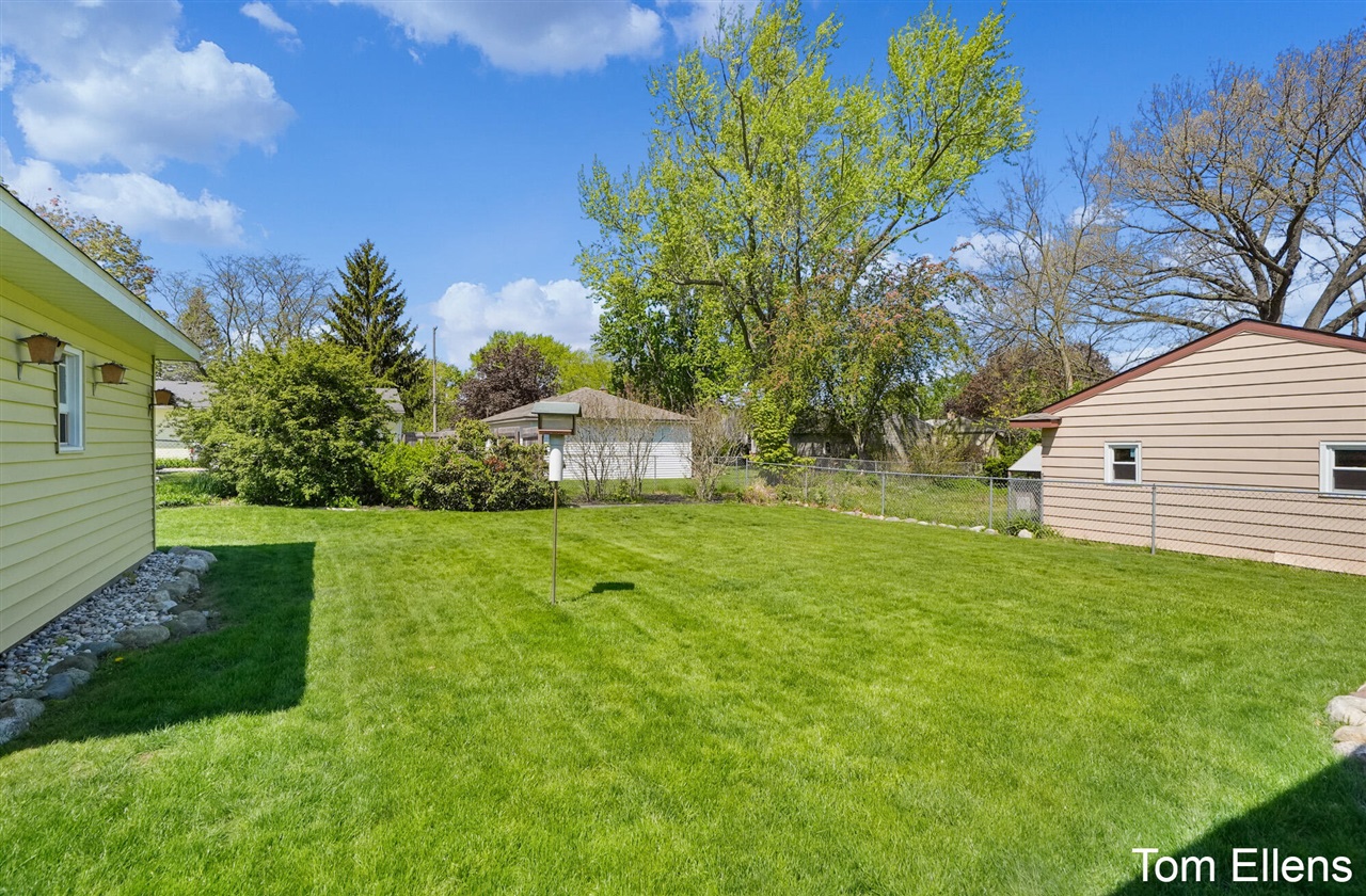 3705 Hazelwood Avenue, Wyoming, MI, 49519-3627