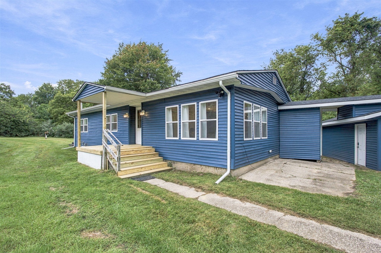 Photo 3 of Single family home for sale at 7181 E Beach Dr, South Haven, MI 49090 | MLS# 70530682 | Listing updated on 2026-09-14