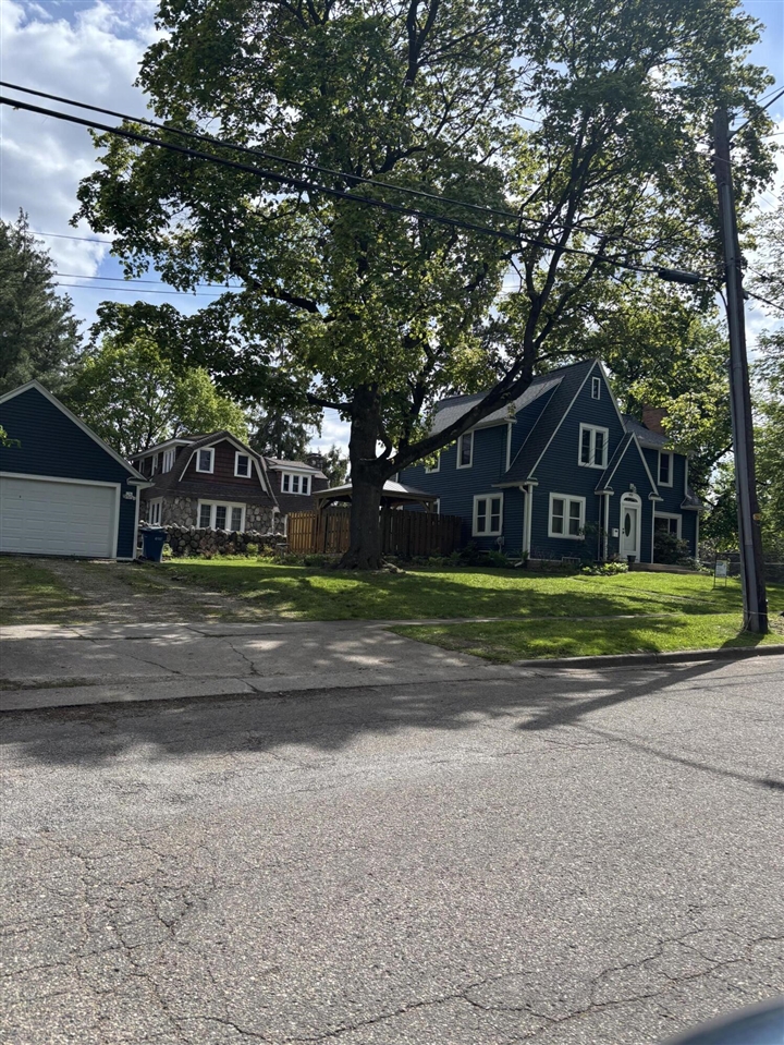 904 Homecrest Avenue, Kalamazoo, MI, 49001-4321