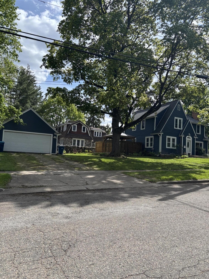 904 Homecrest Avenue, Kalamazoo, MI, 49001-4321