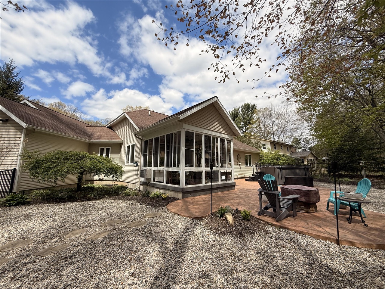 2084 Timberview Drive, Grand Rapids, MI, 49525-1245