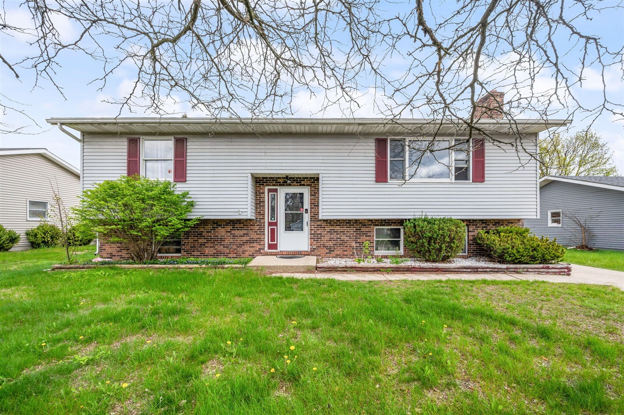1334 1st Street, Lapeer, MI, 48446 1221