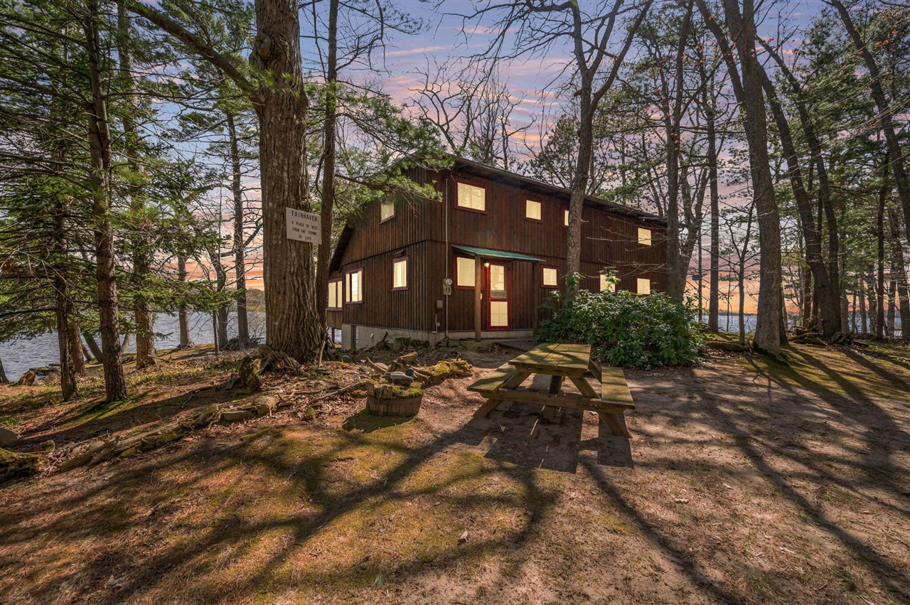 5717 W Pleasant Hill Road, Free Soil, MI, 49411-9724