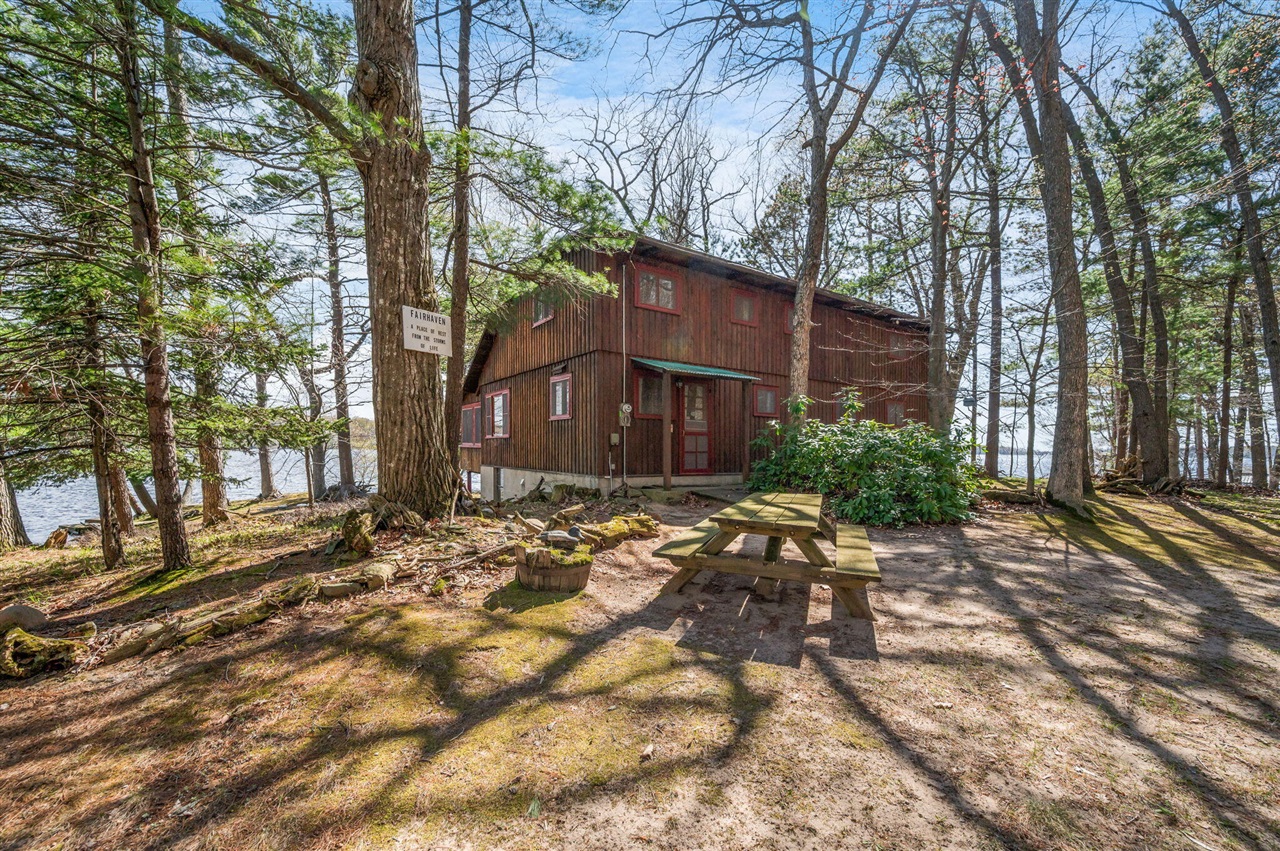 5717 W Pleasant Hill Road, Free Soil, MI, 49411-9724