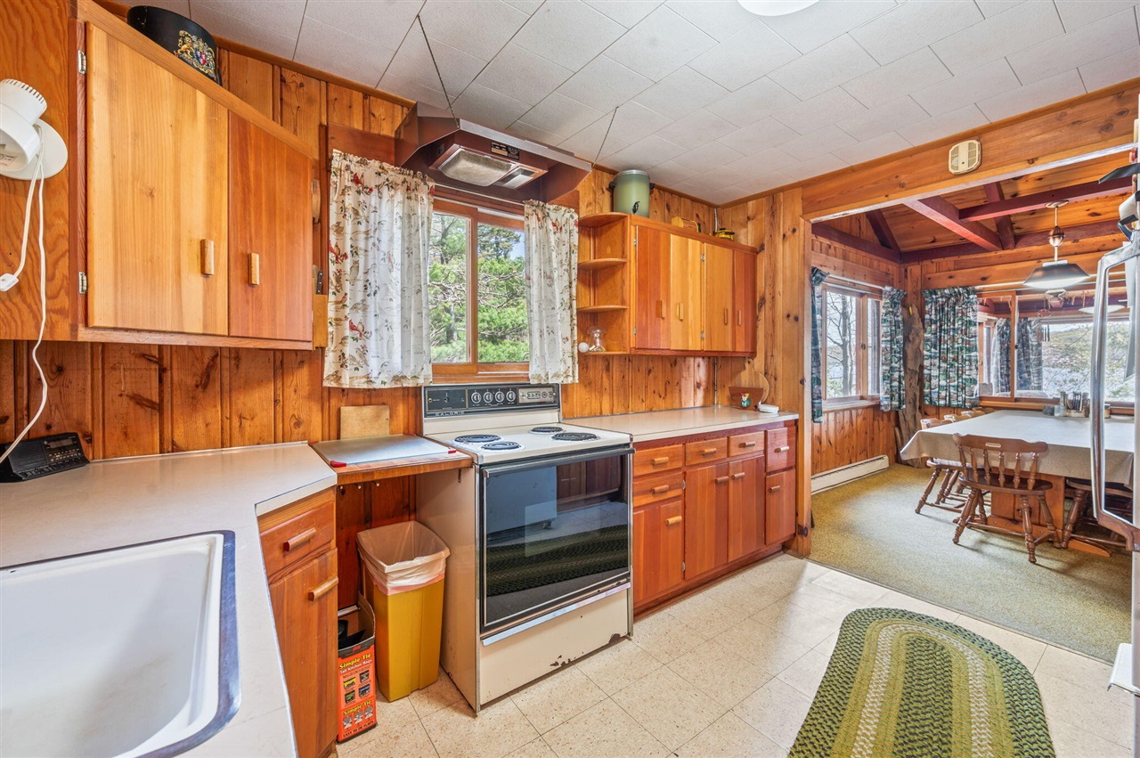 5717 W Pleasant Hill Road, Free Soil, MI, 49411-9724