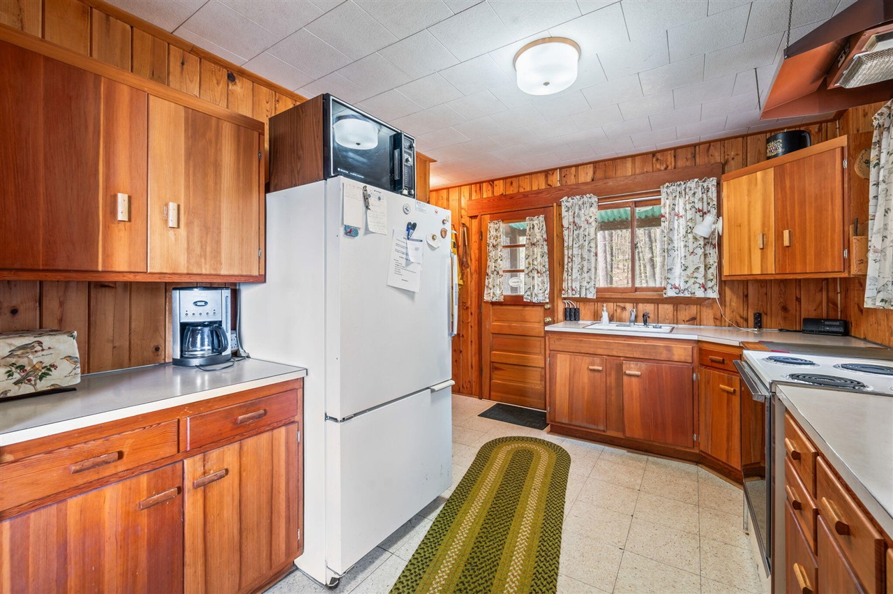 5717 W Pleasant Hill Road, Free Soil, MI, 49411-9724