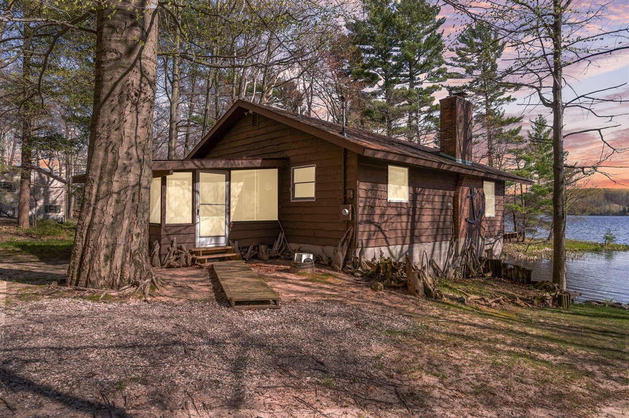 5717 W Pleasant Hill Road, Free Soil, MI, 49411-9724