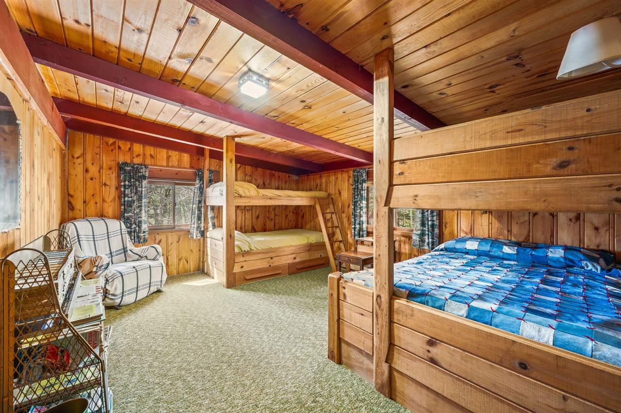 5717 W Pleasant Hill Road, Free Soil, MI, 49411-9724
