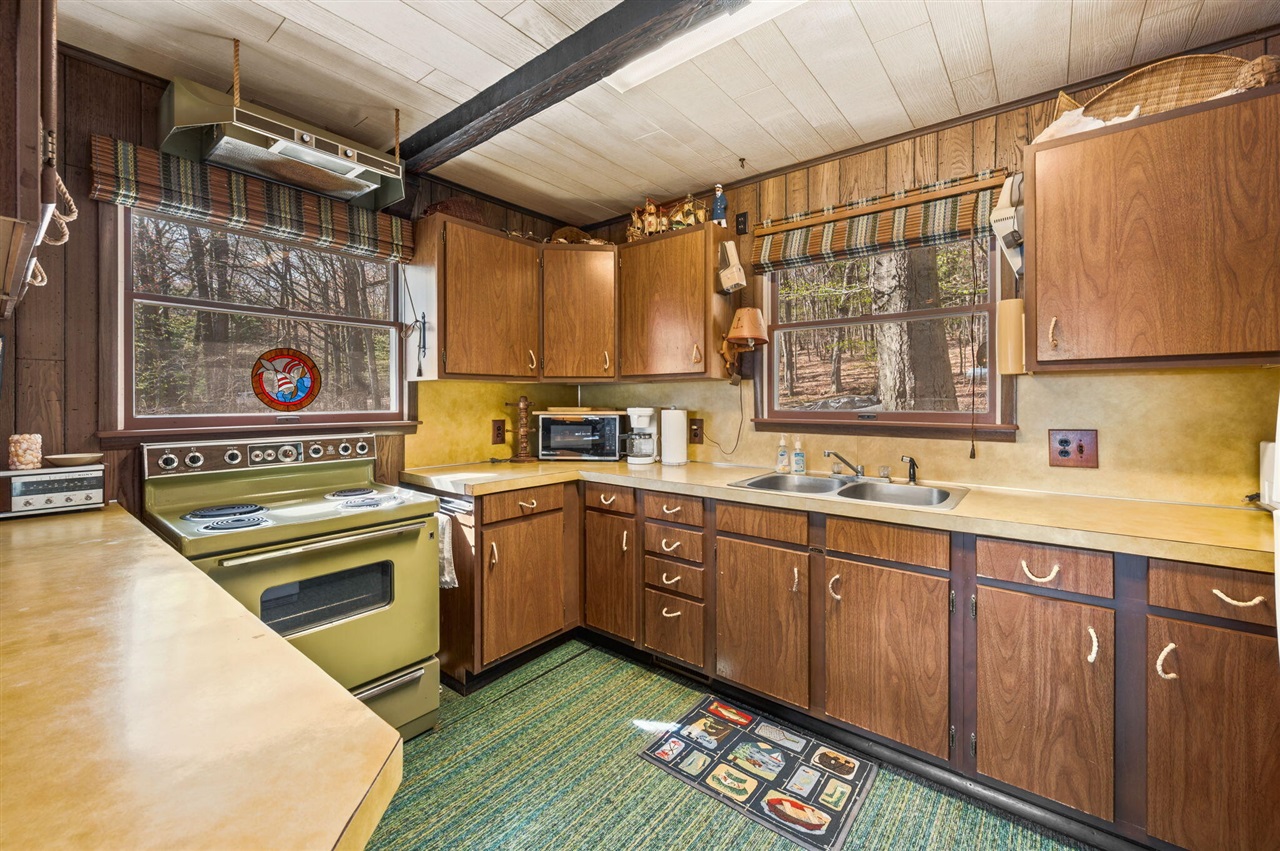 5717 W Pleasant Hill Road, Free Soil, MI, 49411-9724