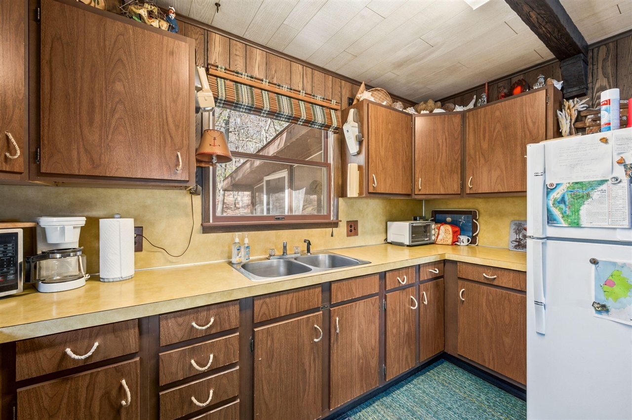 5717 W Pleasant Hill Road, Free Soil, MI, 49411-9724