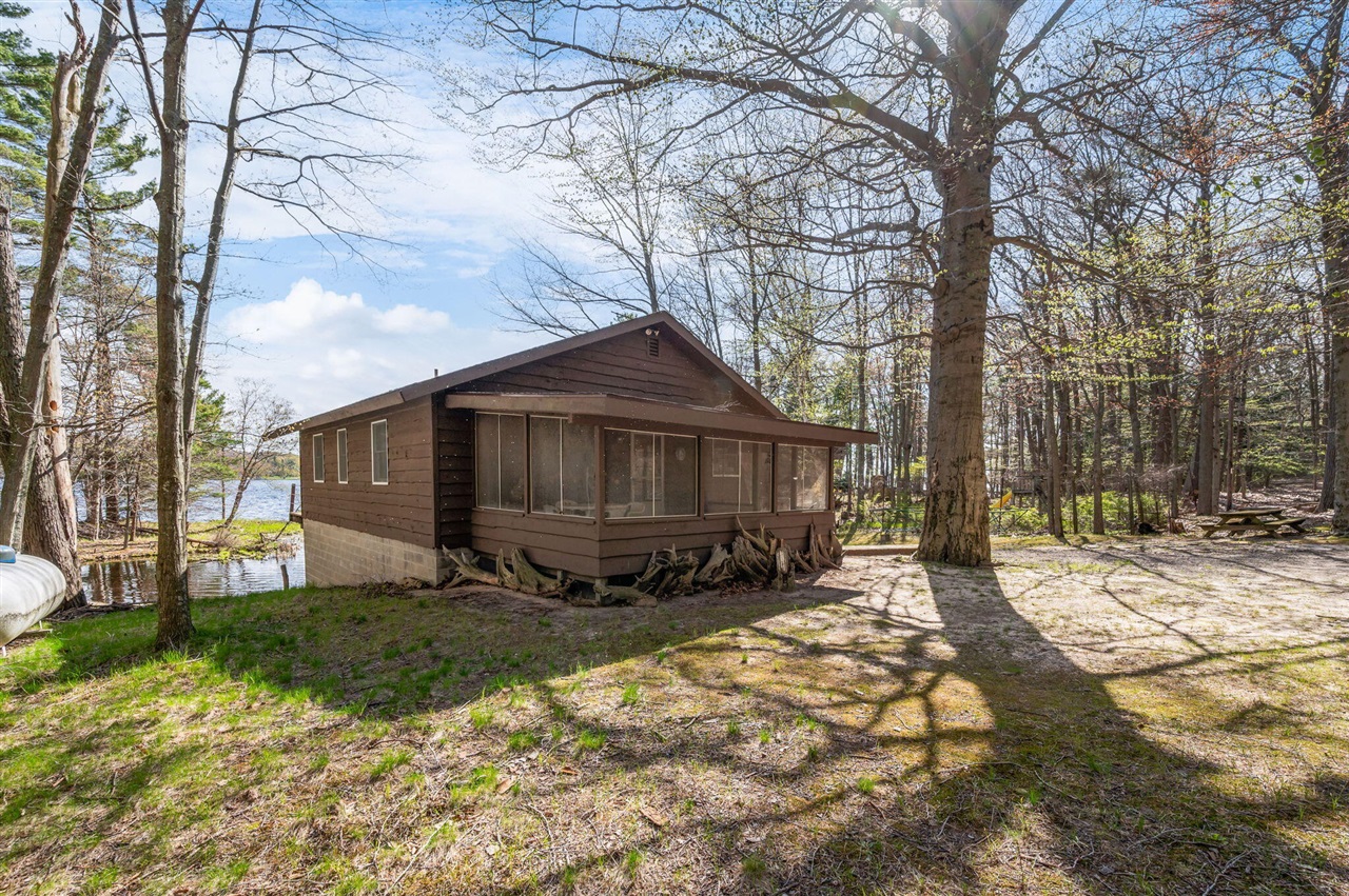 5717 W Pleasant Hill Road, Free Soil, MI, 49411-9724