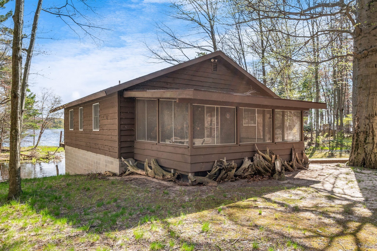 5717 W Pleasant Hill Road, Free Soil, MI, 49411-9724