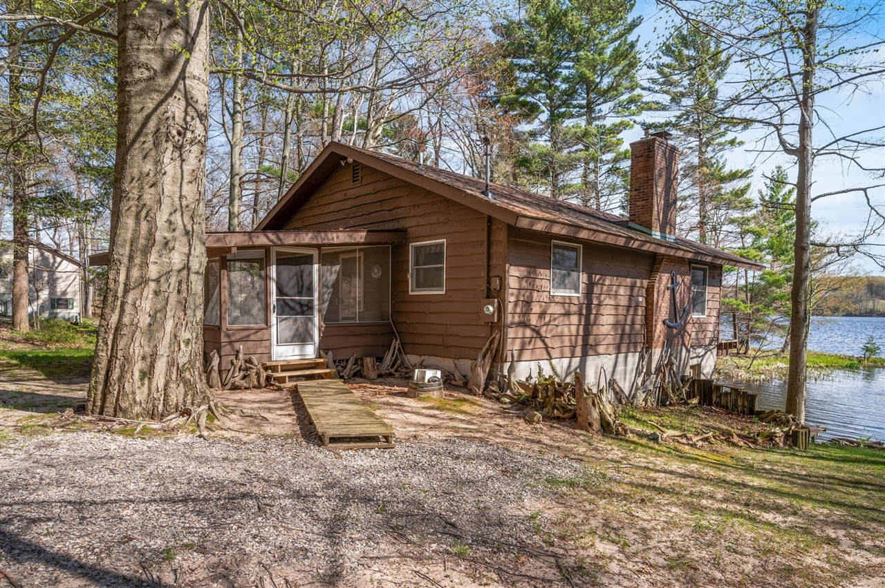 5717 W Pleasant Hill Road, Free Soil, MI, 49411-9724
