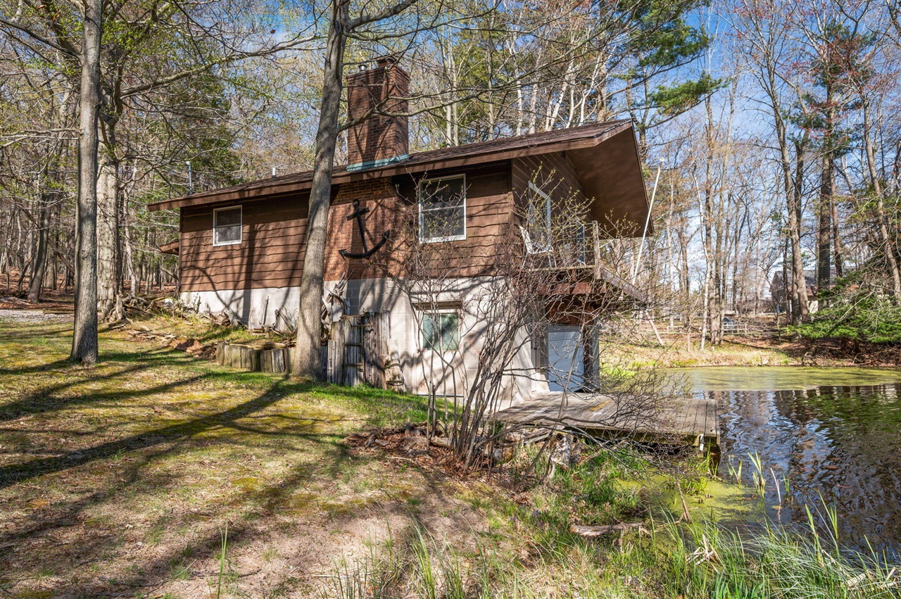 5717 W Pleasant Hill Road, Free Soil, MI, 49411-9724