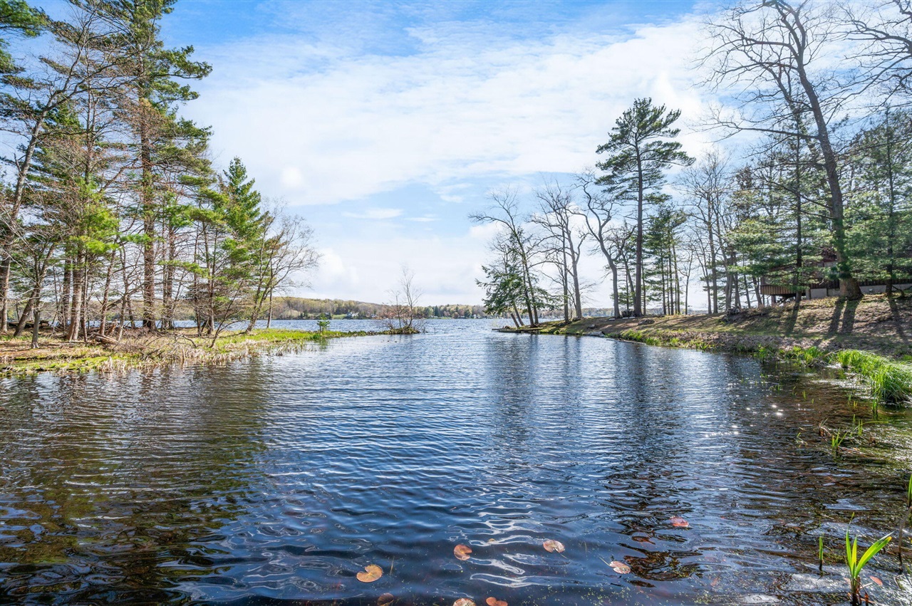 5717 W Pleasant Hill Road, Free Soil, MI, 49411-9724