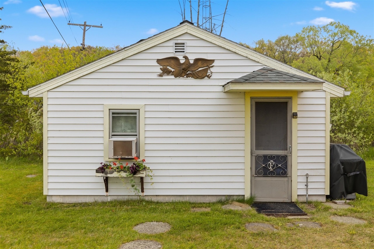 2nd image of 1196 Lakeview Dr, Brooklyn, MI 49230 | MLS# 70530828