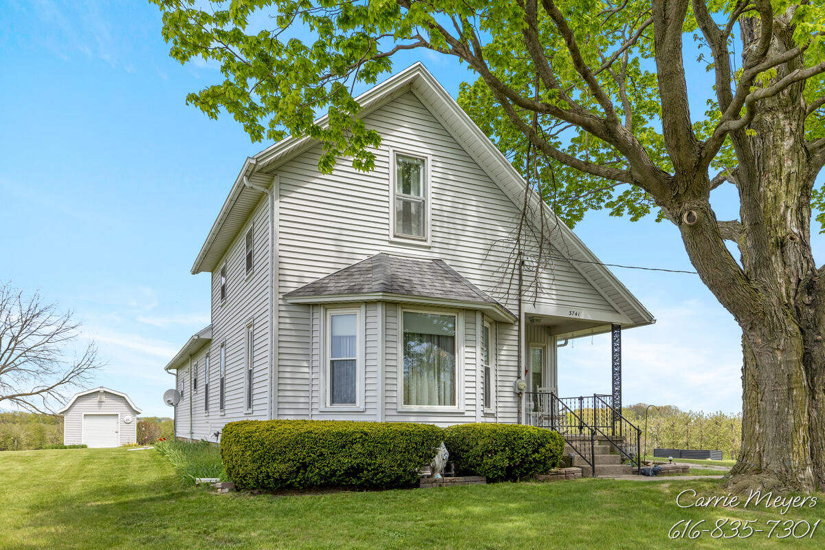 3741 8 Mile Road, Grand Rapids, MI, 49544-9726