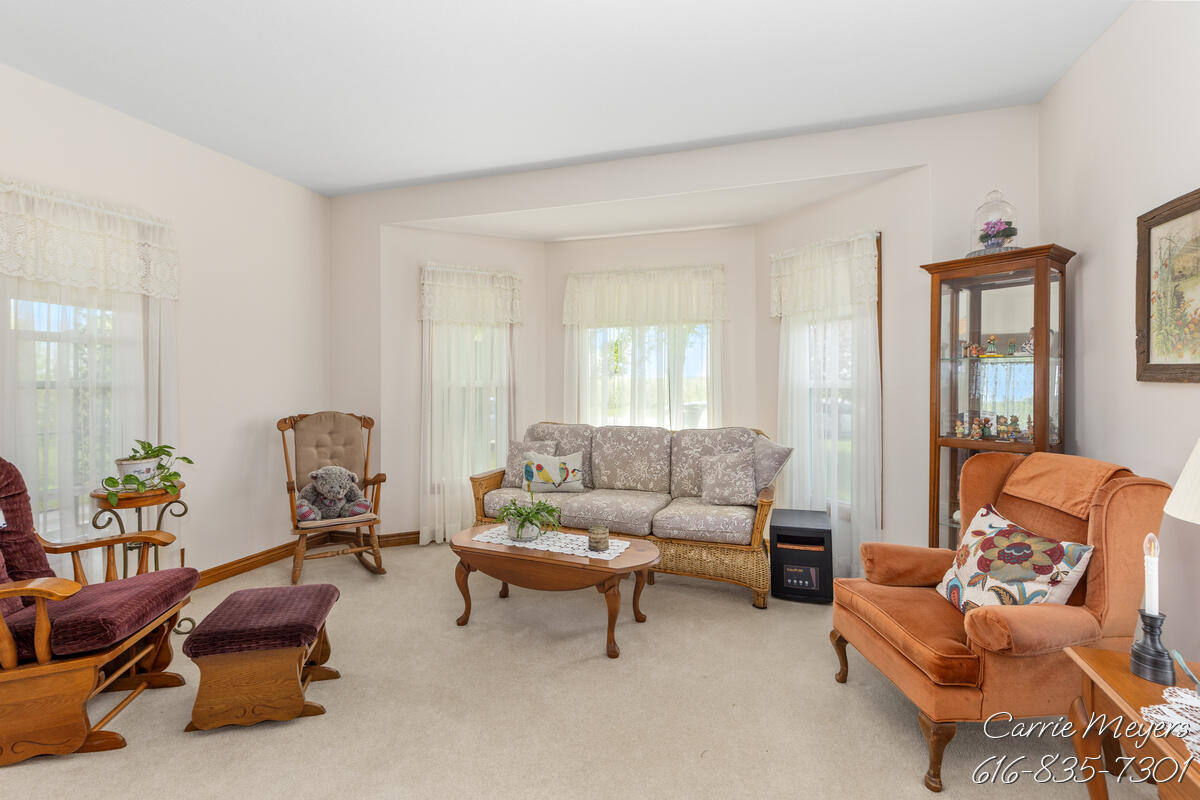 3741 8 Mile Road, Grand Rapids, MI, 49544-9726
