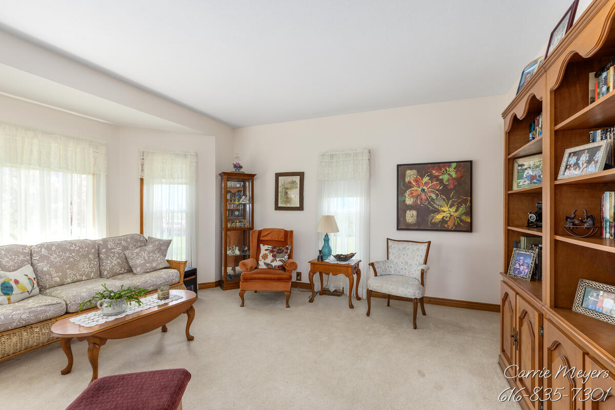 3741 8 Mile Road, Grand Rapids, MI, 49544-9726