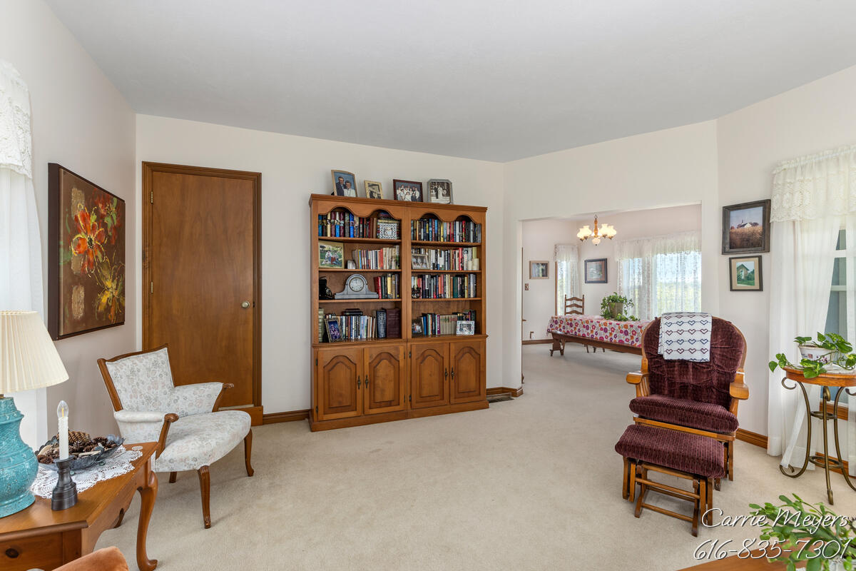 3741 8 Mile Road, Grand Rapids, MI, 49544-9726