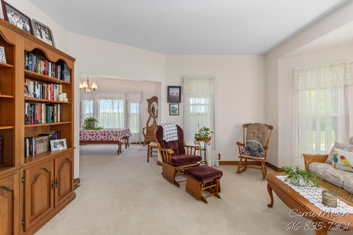 3741 8 Mile Road, Grand Rapids, MI, 49544-9726