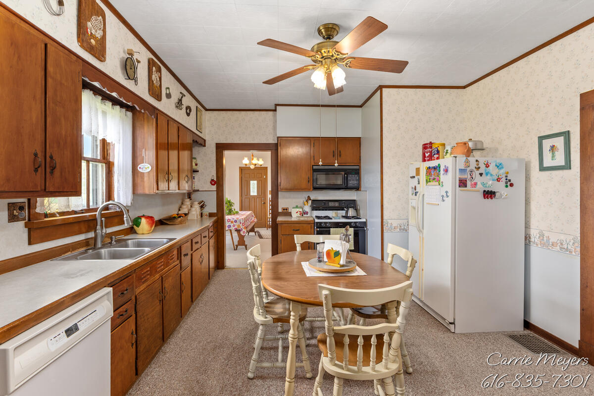 3741 8 Mile Road, Grand Rapids, MI, 49544-9726