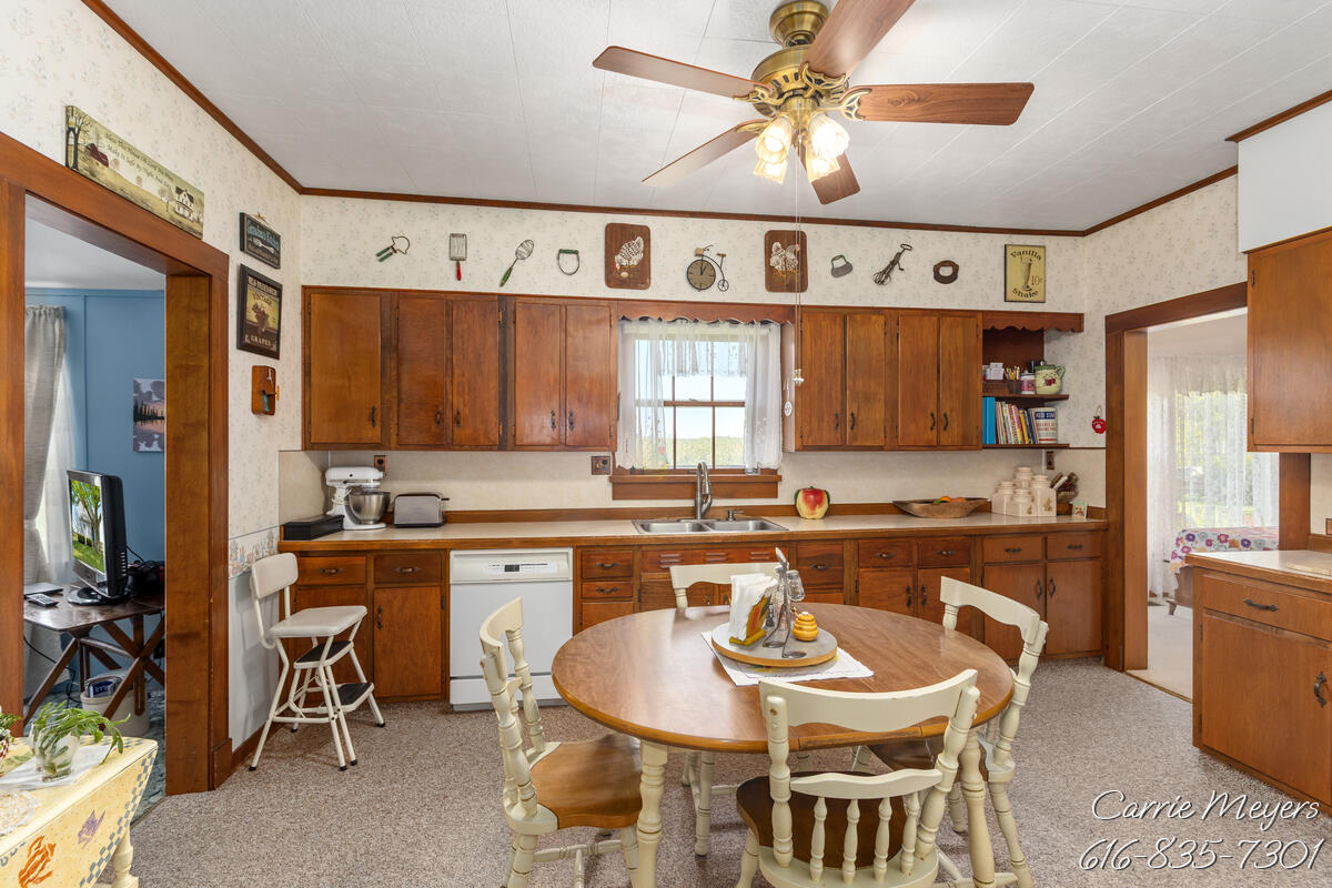 3741 8 Mile Road, Grand Rapids, MI, 49544-9726