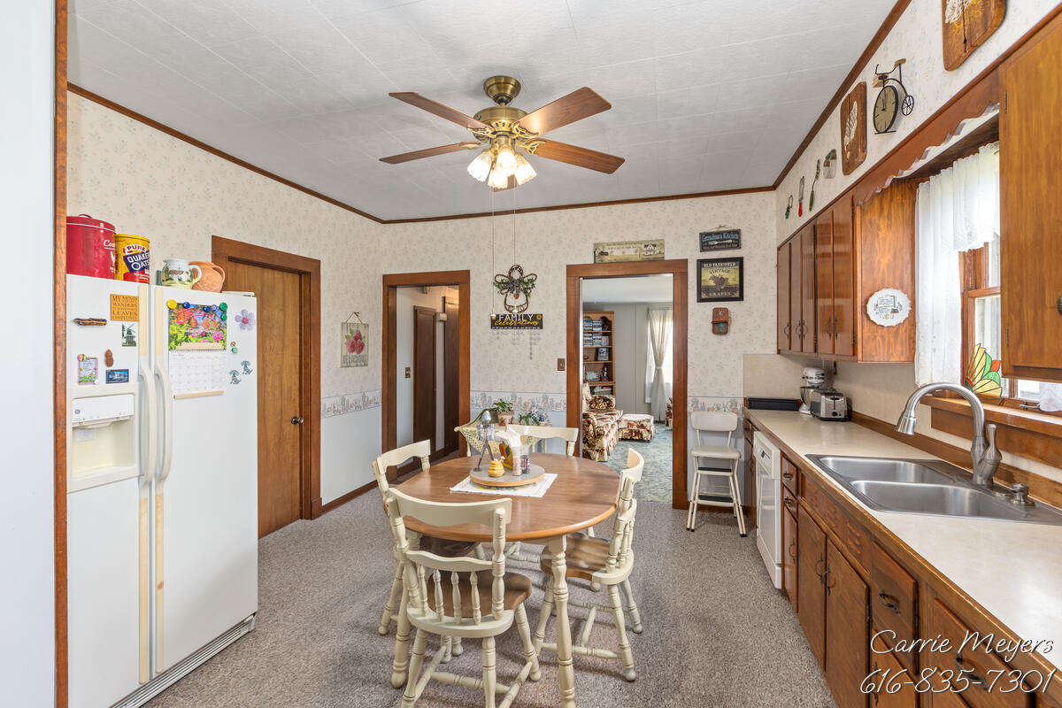 3741 8 Mile Road, Grand Rapids, MI, 49544-9726
