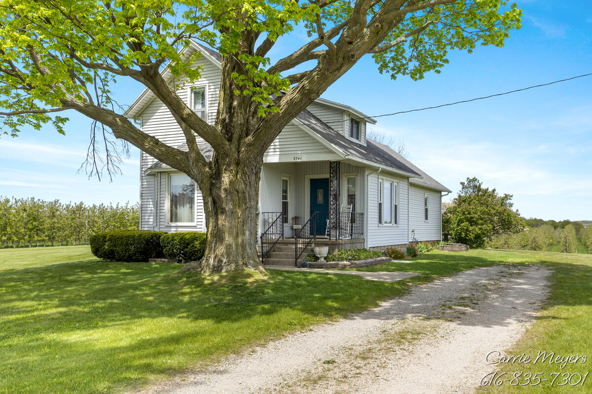 3741 8 Mile Road, Grand Rapids, MI, 49544-9726