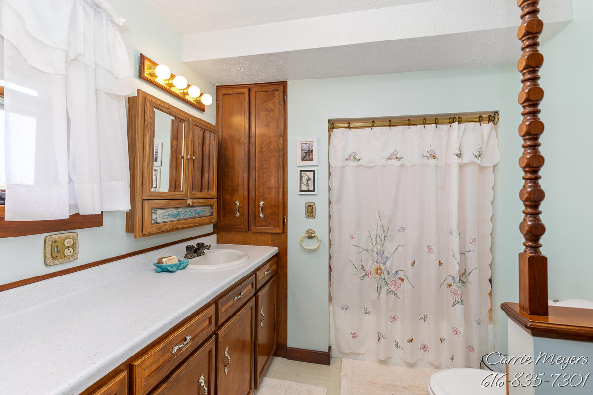 3741 8 Mile Road, Grand Rapids, MI, 49544-9726