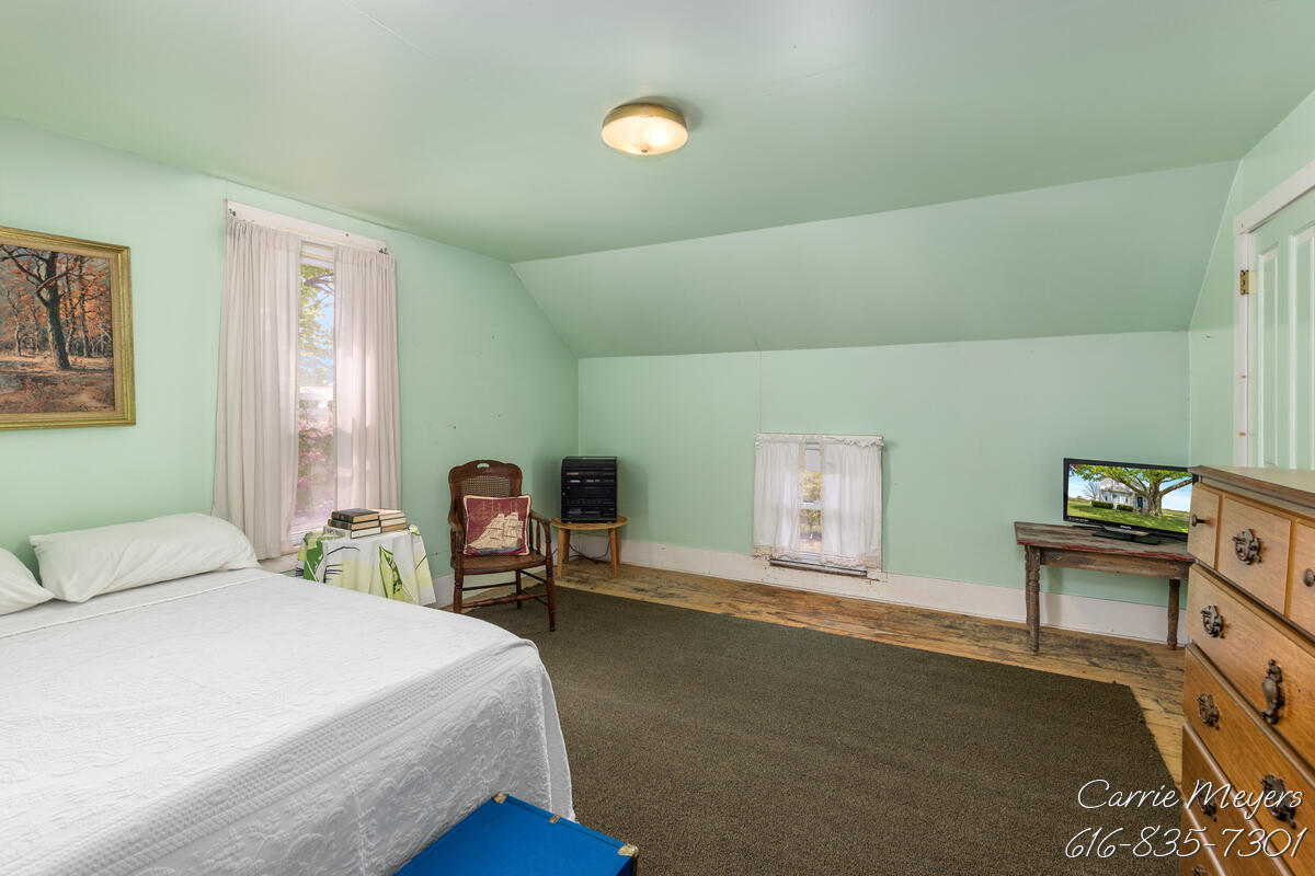 3741 8 Mile Road, Grand Rapids, MI, 49544-9726