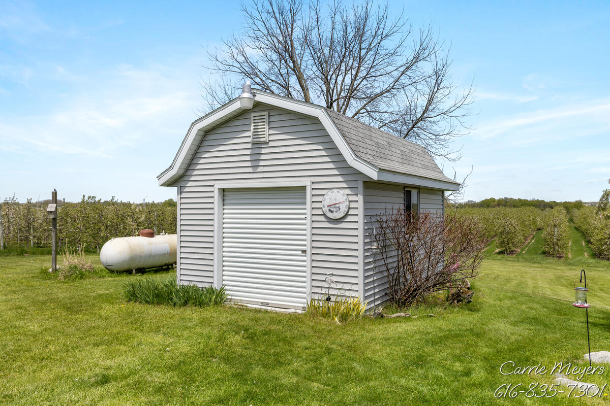 3741 8 Mile Road, Grand Rapids, MI, 49544-9726